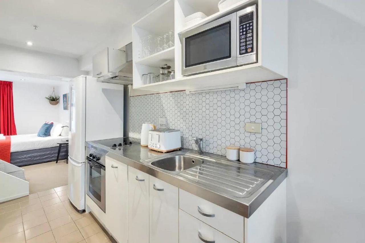 Metro Living Apt Near Skytower And Parking Оукланд Екстериор снимка