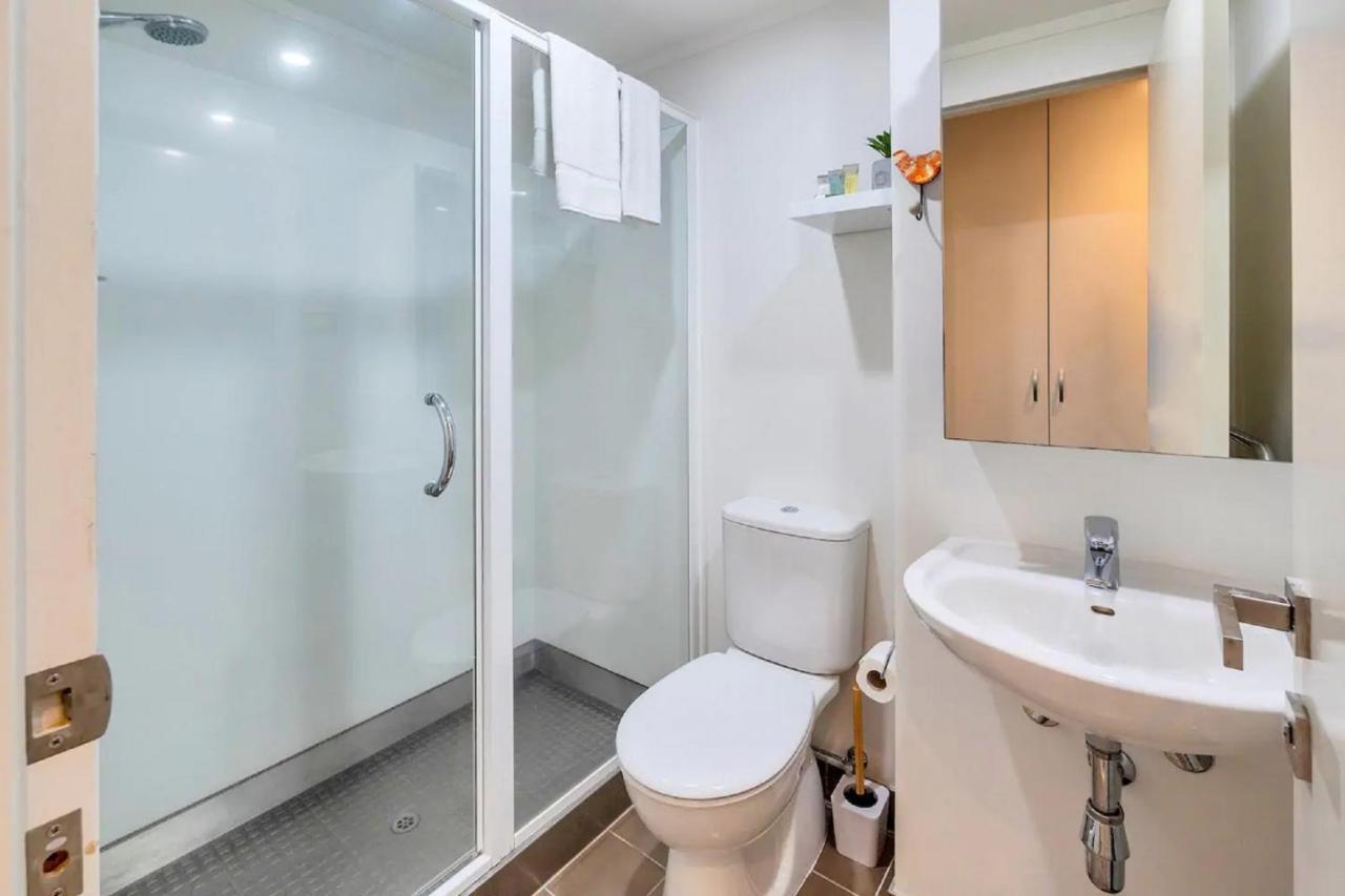 Metro Living Apt Near Skytower And Parking Оукланд Екстериор снимка