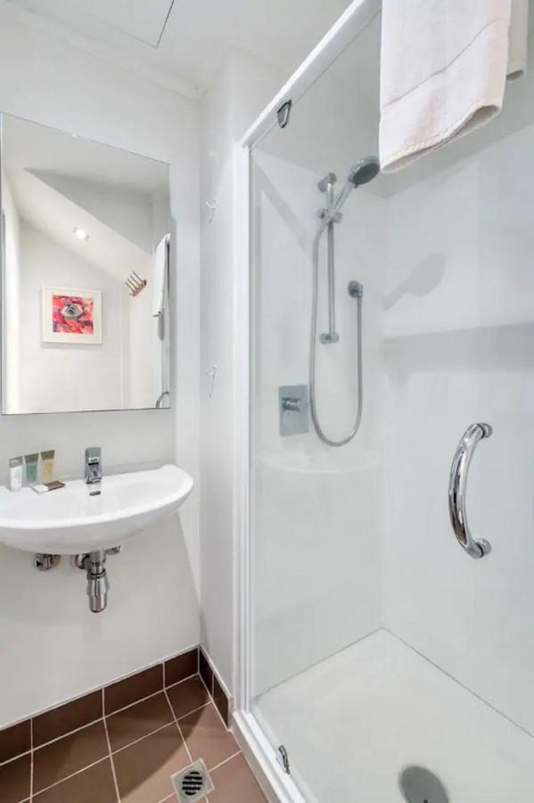 Metro Living Apt Near Skytower And Parking Оукланд Екстериор снимка