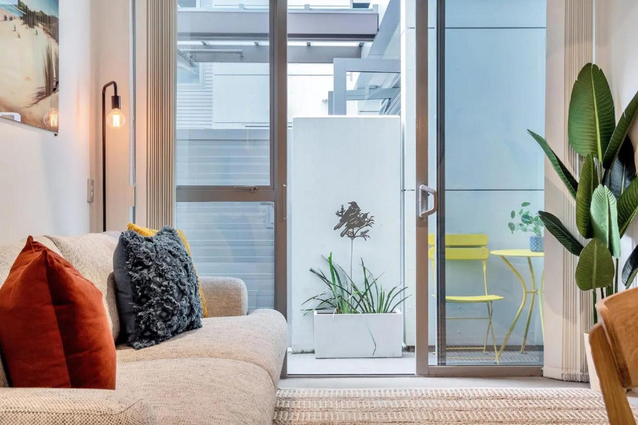 Metro Living Apt Near Skytower And Parking Оукланд Екстериор снимка
